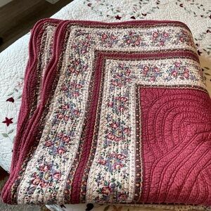 Stunning floral 🌺 king size quilt!